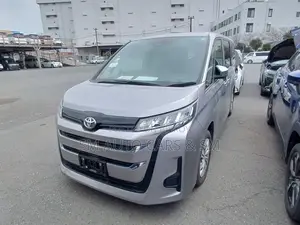 Toyota Noah Non Hybrid X Grey 2022