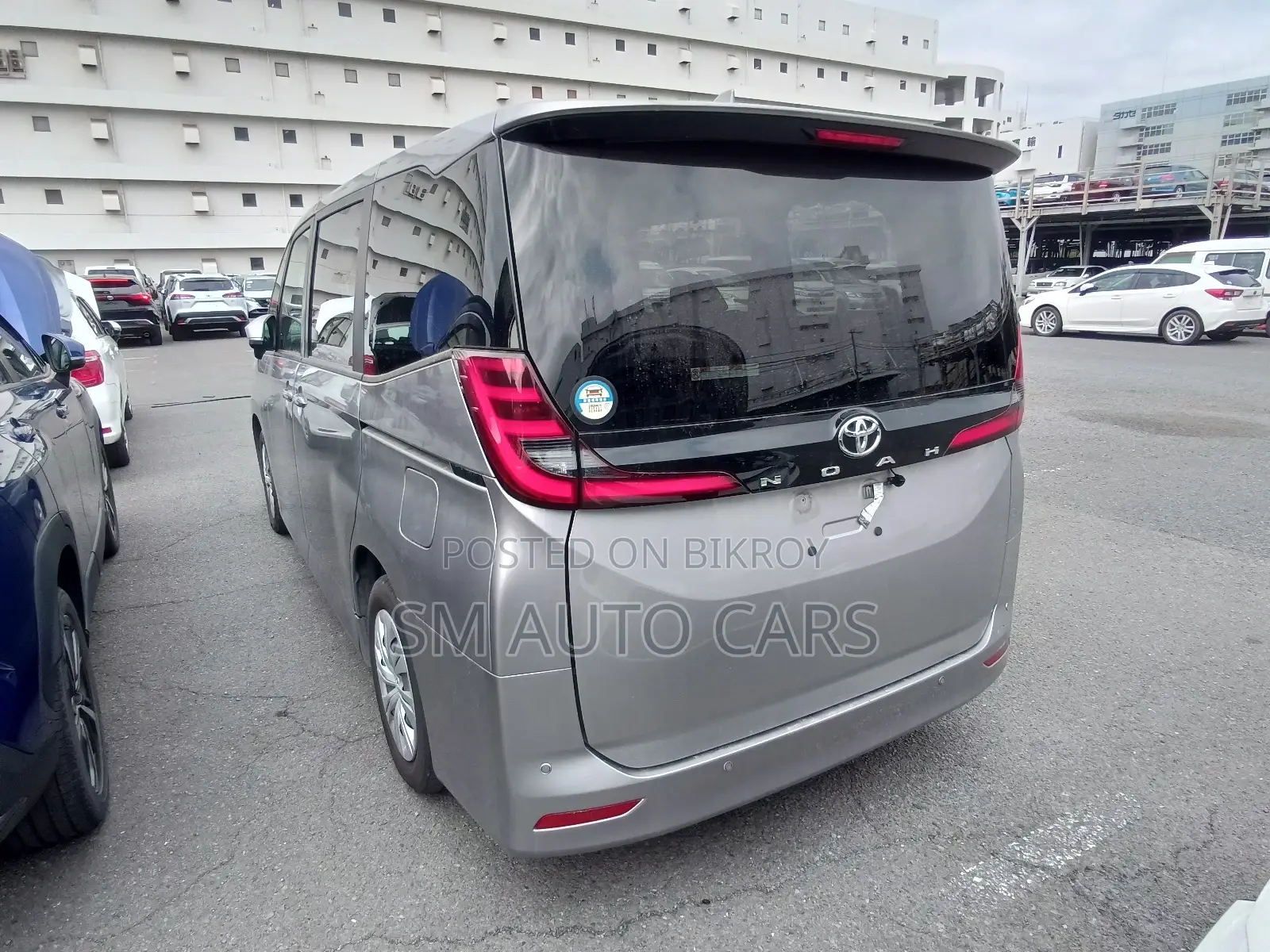 Toyota Noah Non Hybrid X Grey 2022