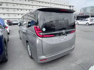 Toyota Noah Non Hybrid X Grey 2022