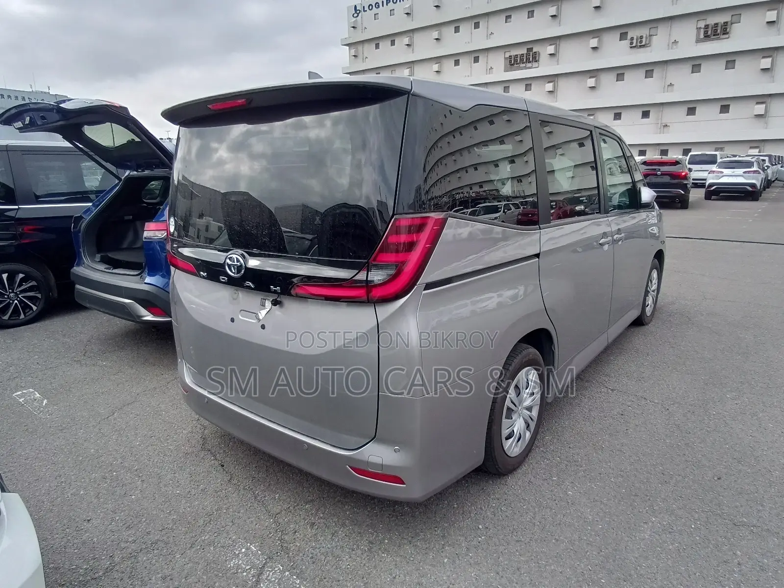 Toyota Noah Non Hybrid X Grey 2022