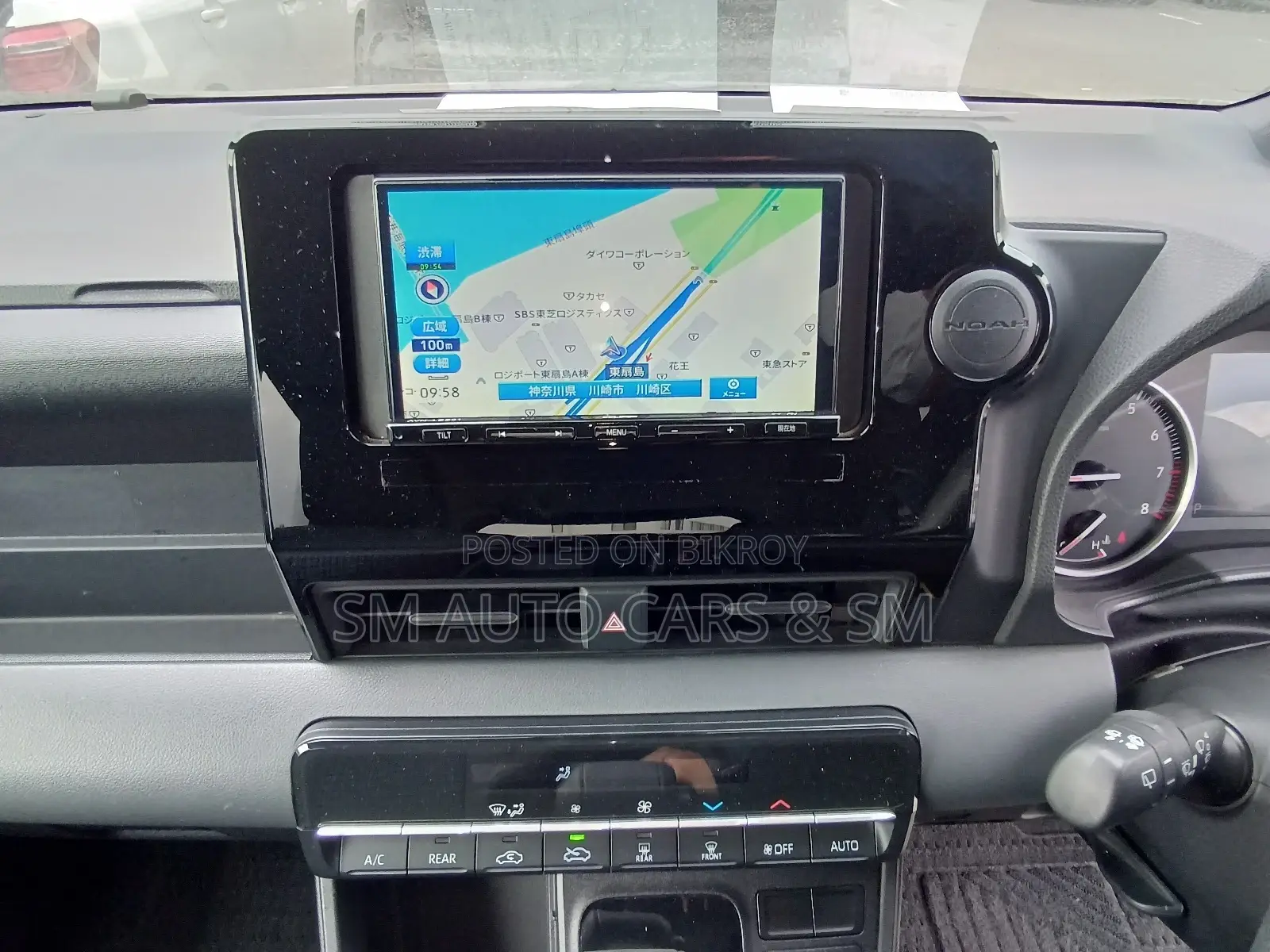 Toyota Noah Non Hybrid X Grey 2022
