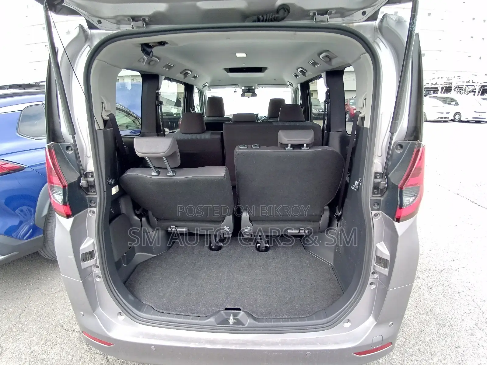 Toyota Noah Non Hybrid X Grey 2022