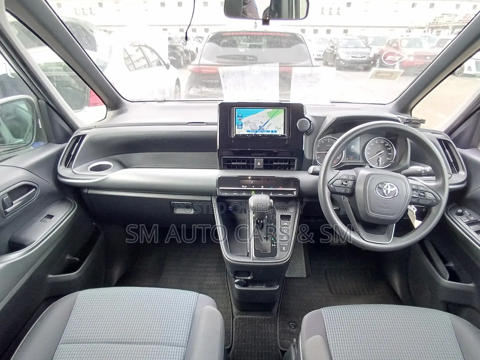 Toyota Noah Non Hybrid X Grey 2022