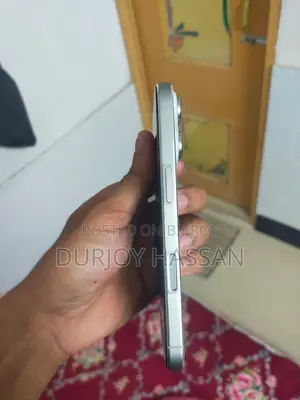 Apple iPhone 16 Pro (Used)