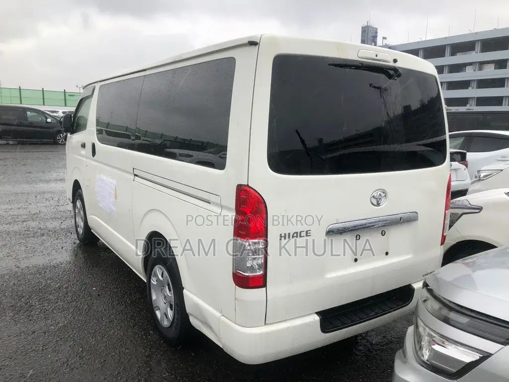 Toyota Hiace GL Dual AC White 2021