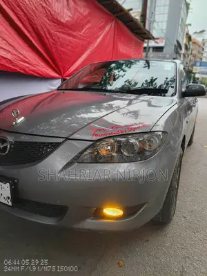 Mazda Axela . 2005