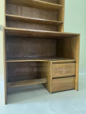 রিডিং টেবিল