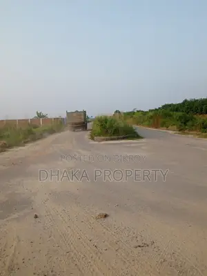 সেক্টর-৮ এ ৩০/১০০ ফুট কর্নার ৭.৫ কাঠা দক্ষিণমুখী জমি