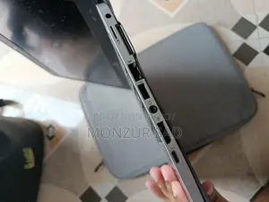 একটি ল্যাপটপ বিক্রি করা হবে।