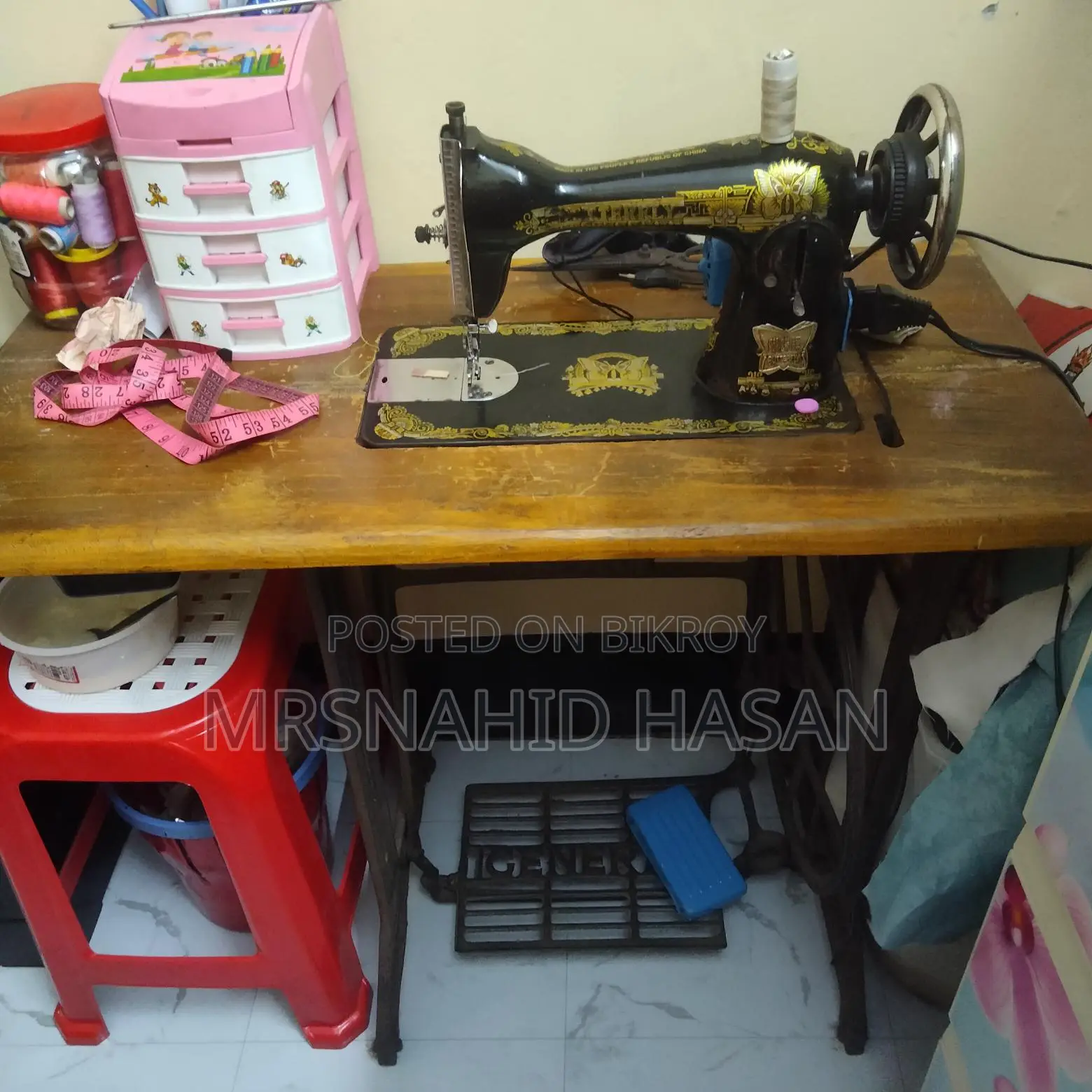 একটি বাটারফ্লাই সেলাই মেশিন বিক্রি করা হবে
