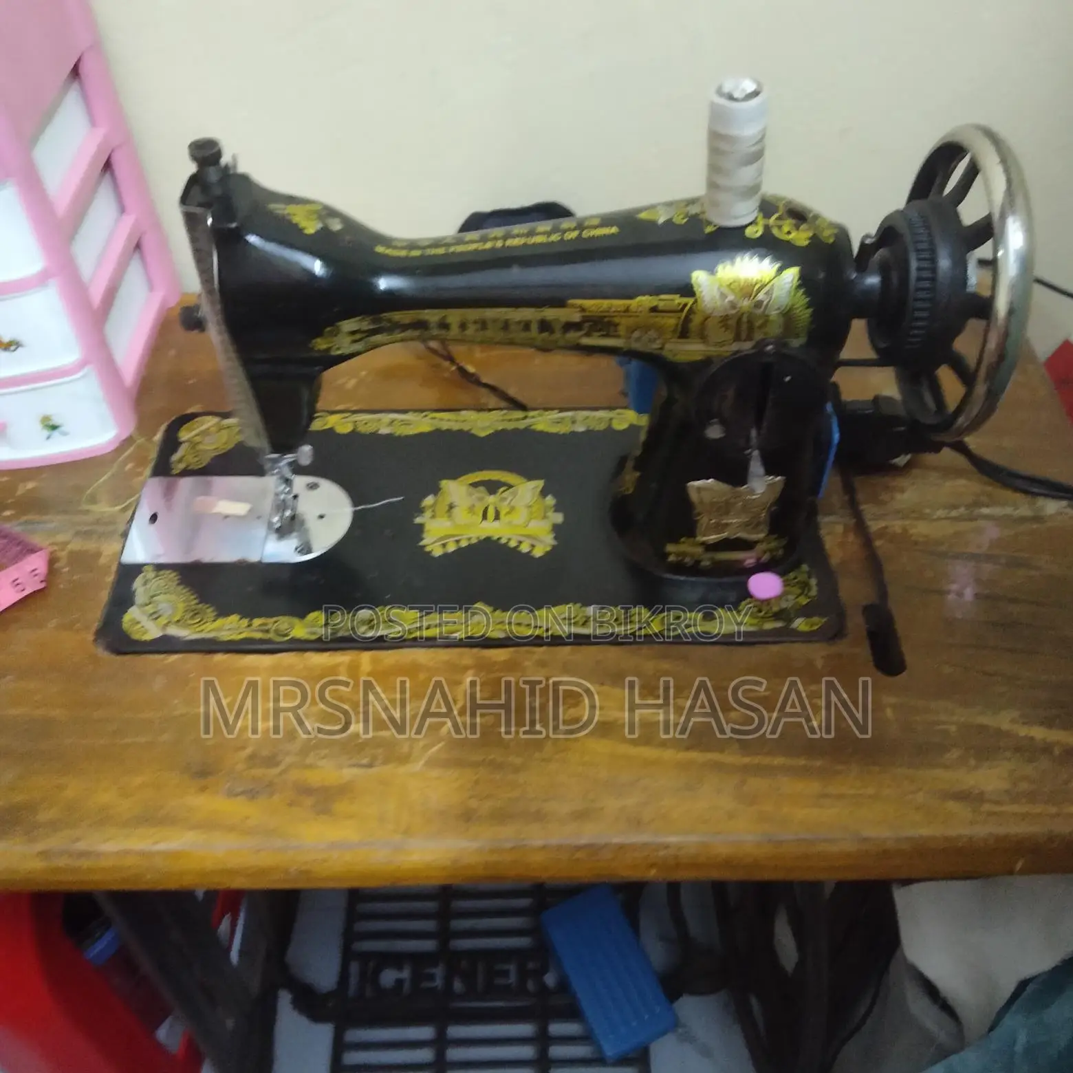 একটি বাটারফ্লাই সেলাই মেশিন বিক্রি করা হবে
