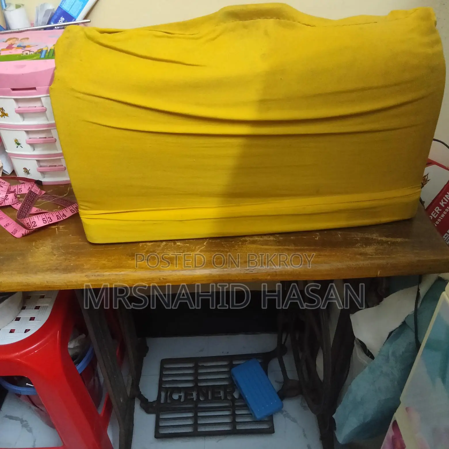 একটি বাটারফ্লাই সেলাই মেশিন বিক্রি করা হবে