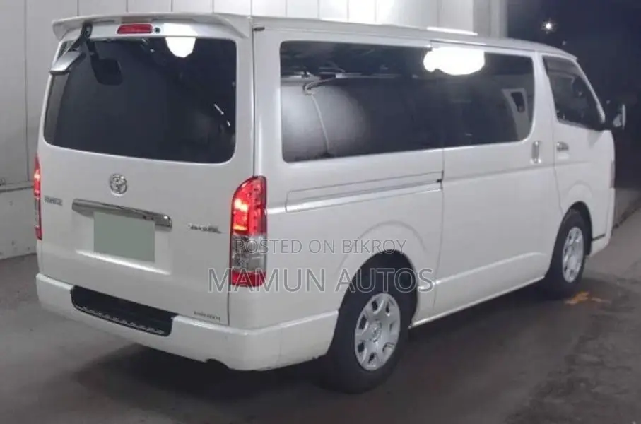 Toyota HiAce 2020 White