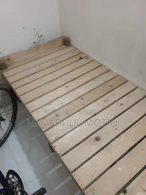 কেরশিন কাঠের তৈরিকৃত চকি