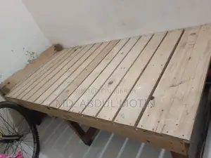 কেরশিন কাঠের তৈরিকৃত চকি