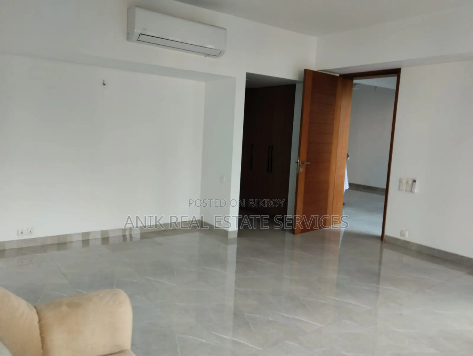 Modern 4 Bedroom Semi Farnised Flat Rent At Banani