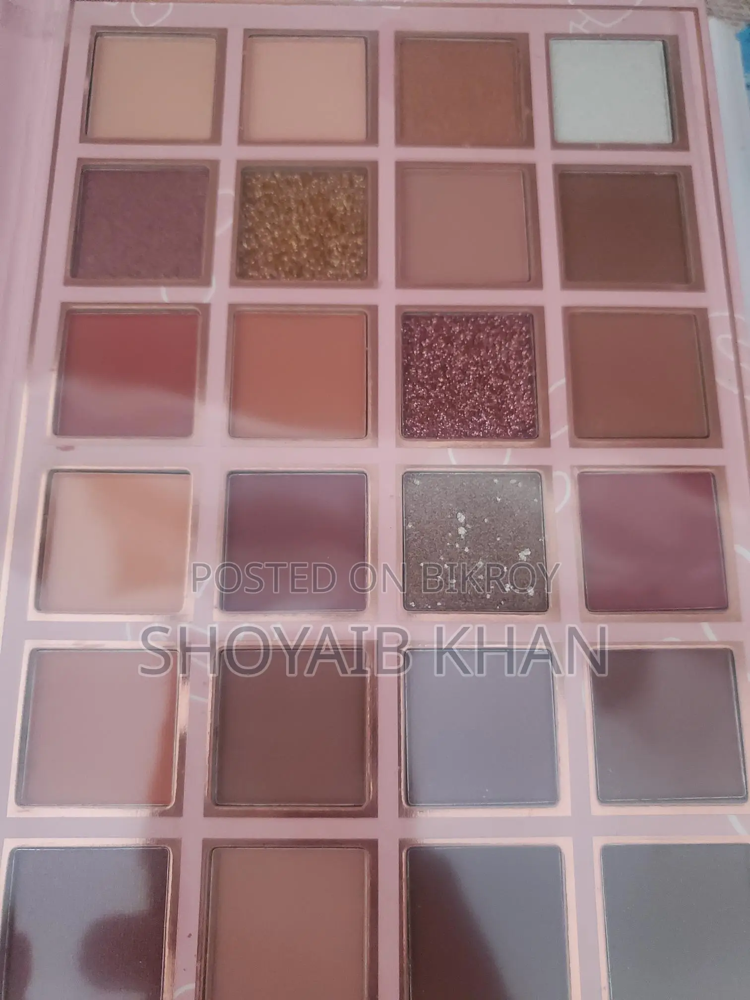 New makeup. Gifted. Selling at a low price.