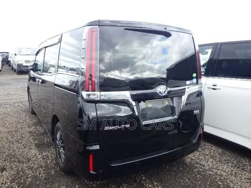 Toyota Esquire Hybrid Gi Black 2021