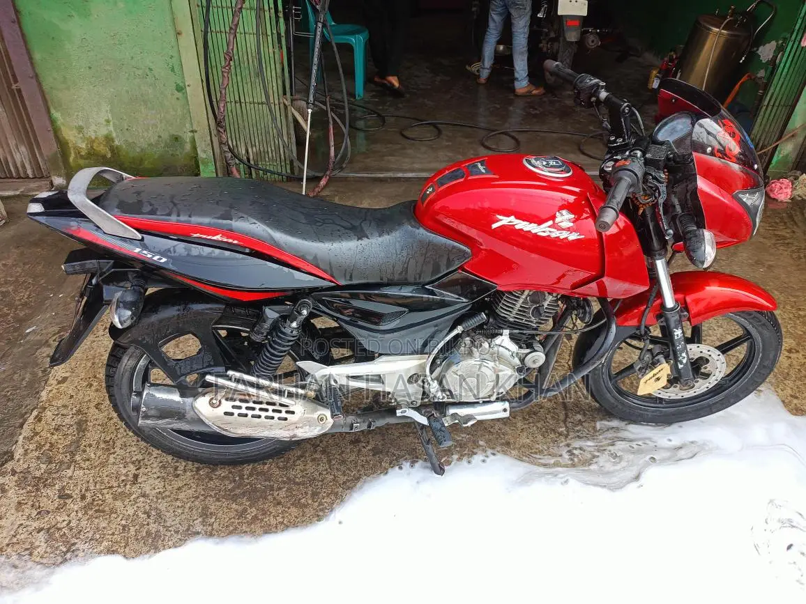 Bajaj Pulsar 150 . 2012