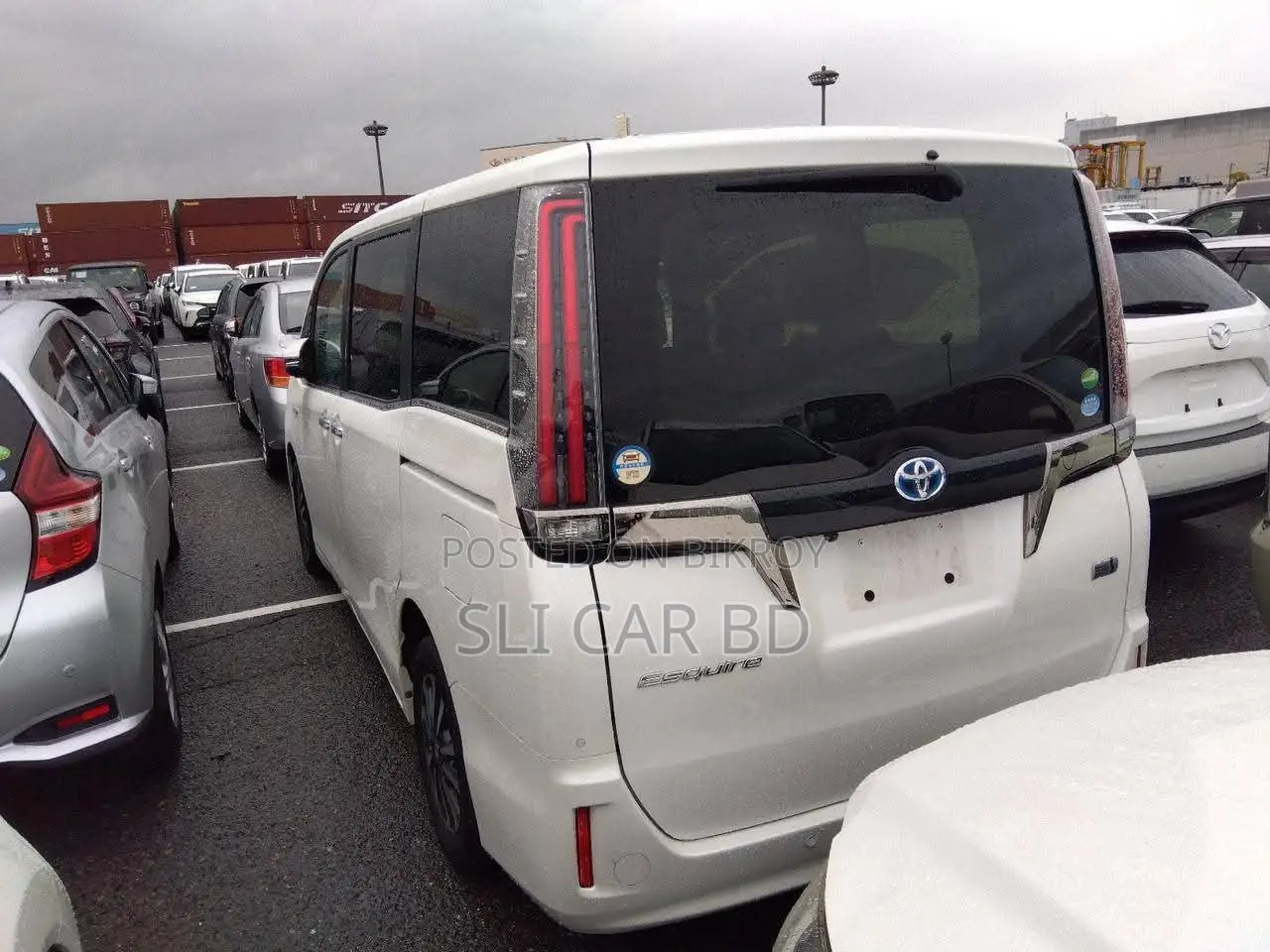 Toyota Esquire Hybrid 2020