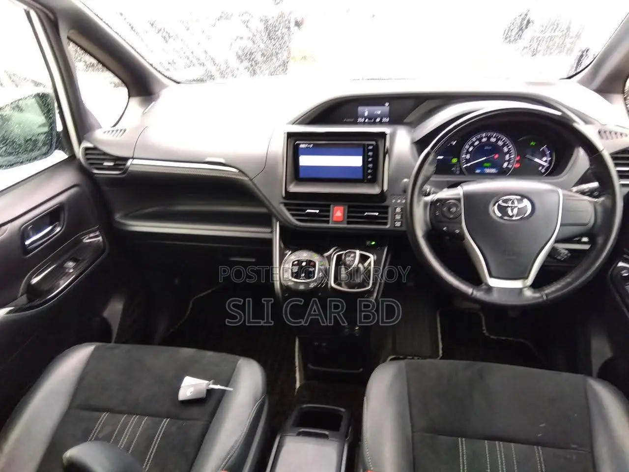 Toyota Esquire Hybrid 2020