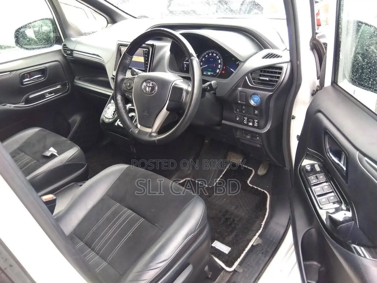 Toyota Esquire Hybrid 2020