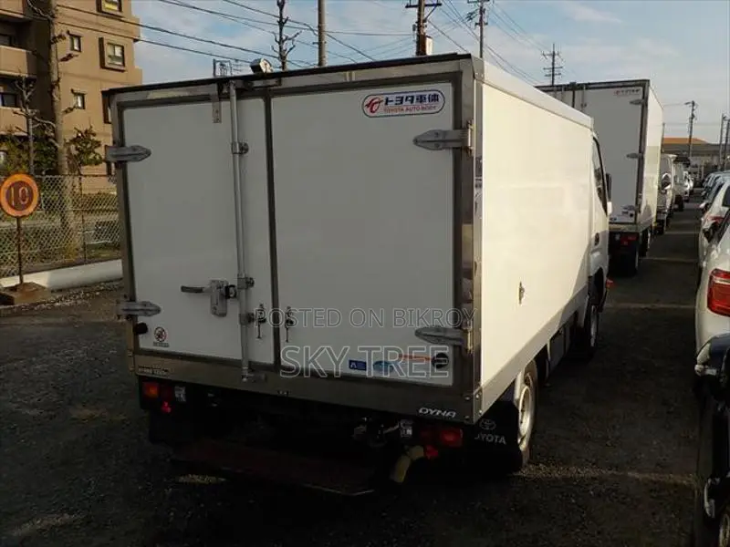 Toyota Dyna Freezer... 2021