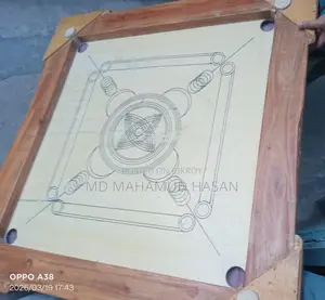 একটি কেরাম বোর্ড ব ব্যবহারিত