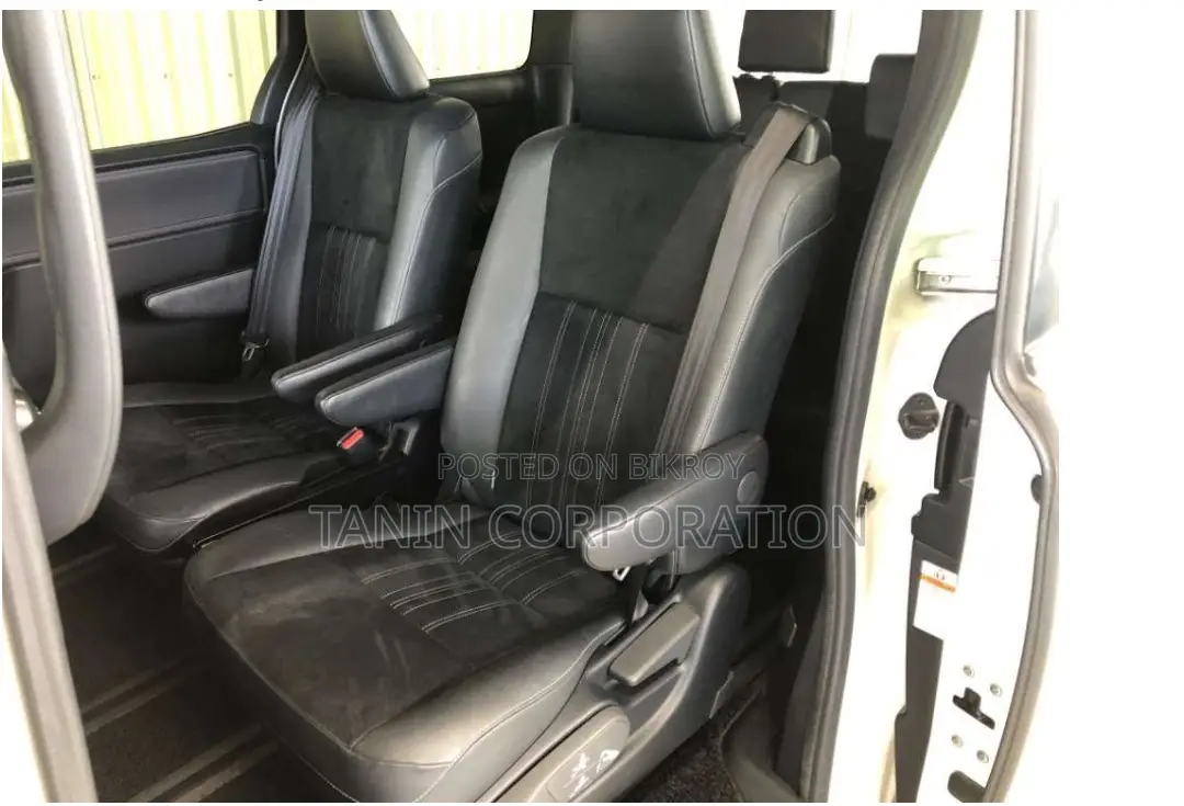 Toyota Esquire Hybrid GI Premium 2021