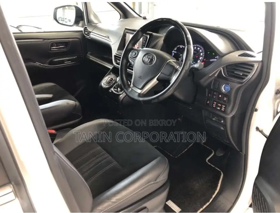 Toyota Esquire Hybrid GI Premium 2021