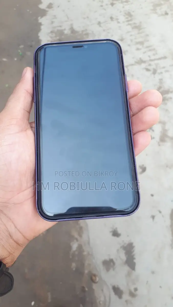 Apple iPhone 11 . (Used)
