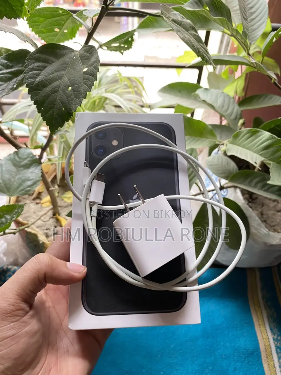 Apple iPhone 11 . (Used)