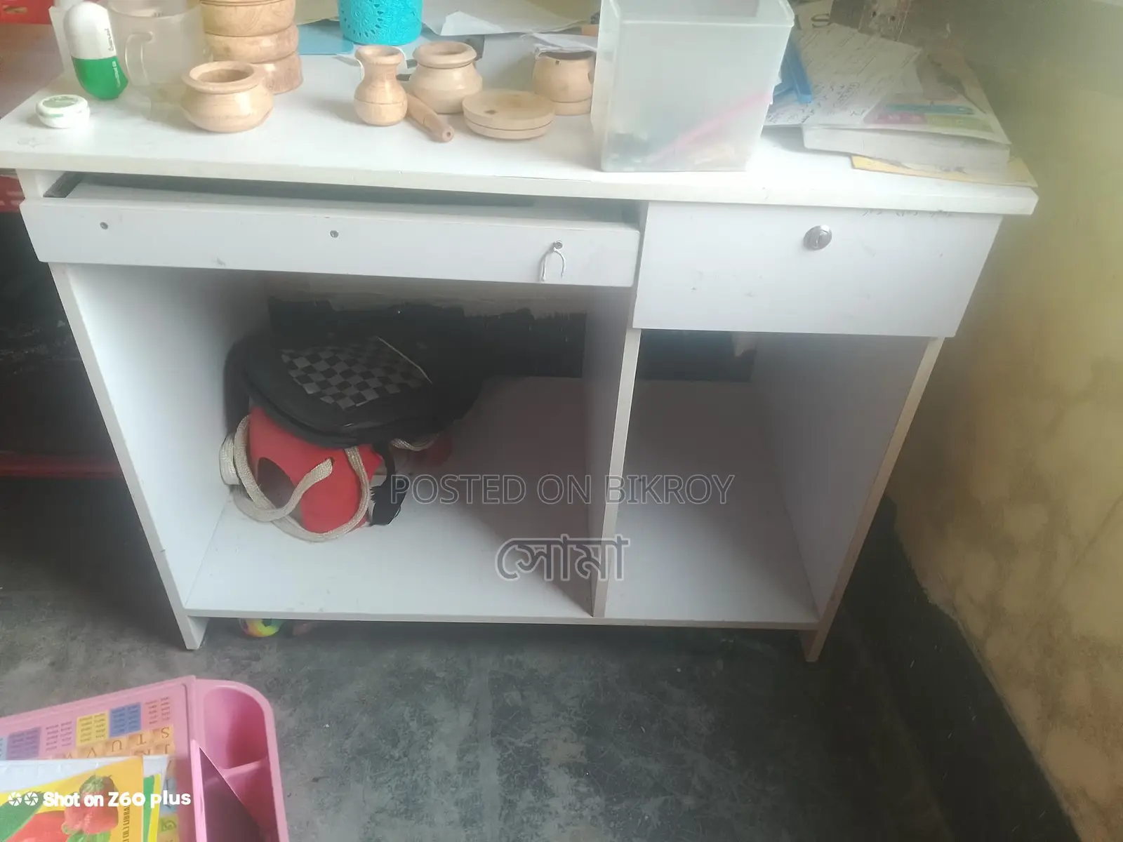 কম্পিউটার টেবিল
