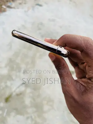Apple iPhone XS 64 gb (Used)