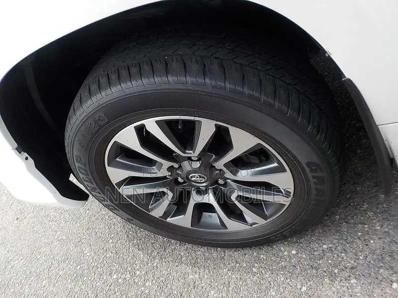 Toyota Land Cruiser Prado TX Limited 5 G 2022
