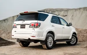 Toyota Fortuner -Whit Exterior 2011