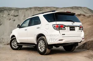 Toyota Fortuner -Whit Exterior 2011