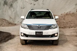 Toyota Fortuner -Whit Exterior 2011
