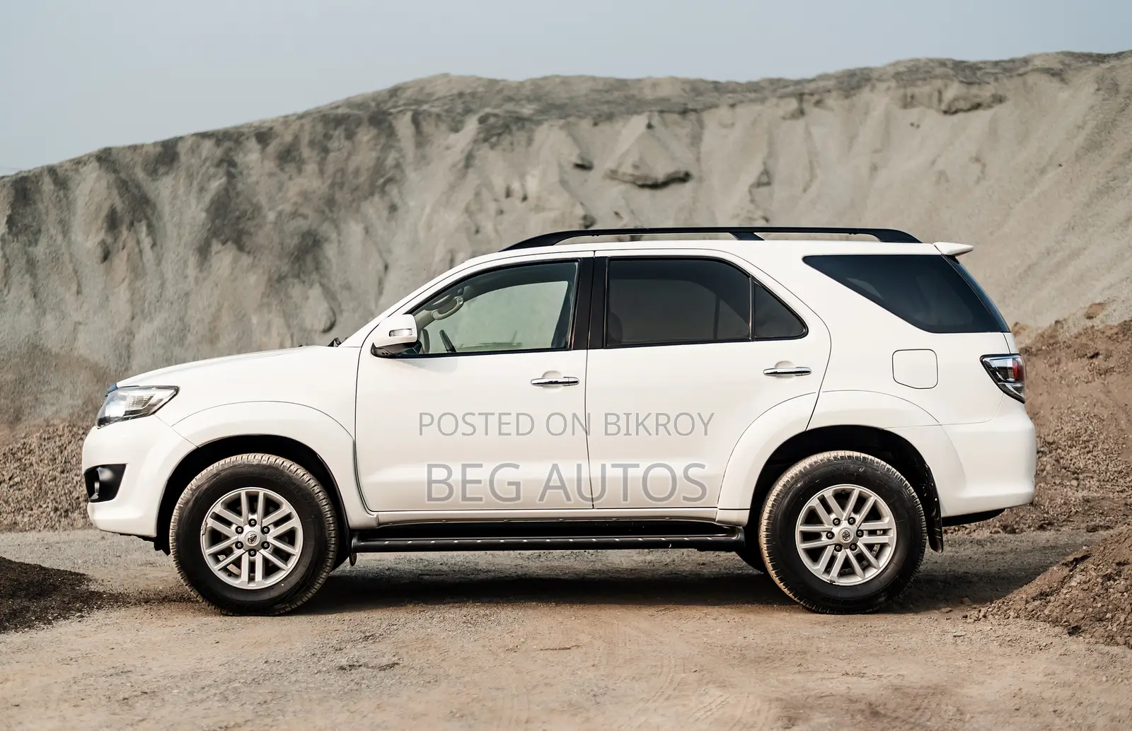 Toyota Fortuner -Whit Exterior 2011