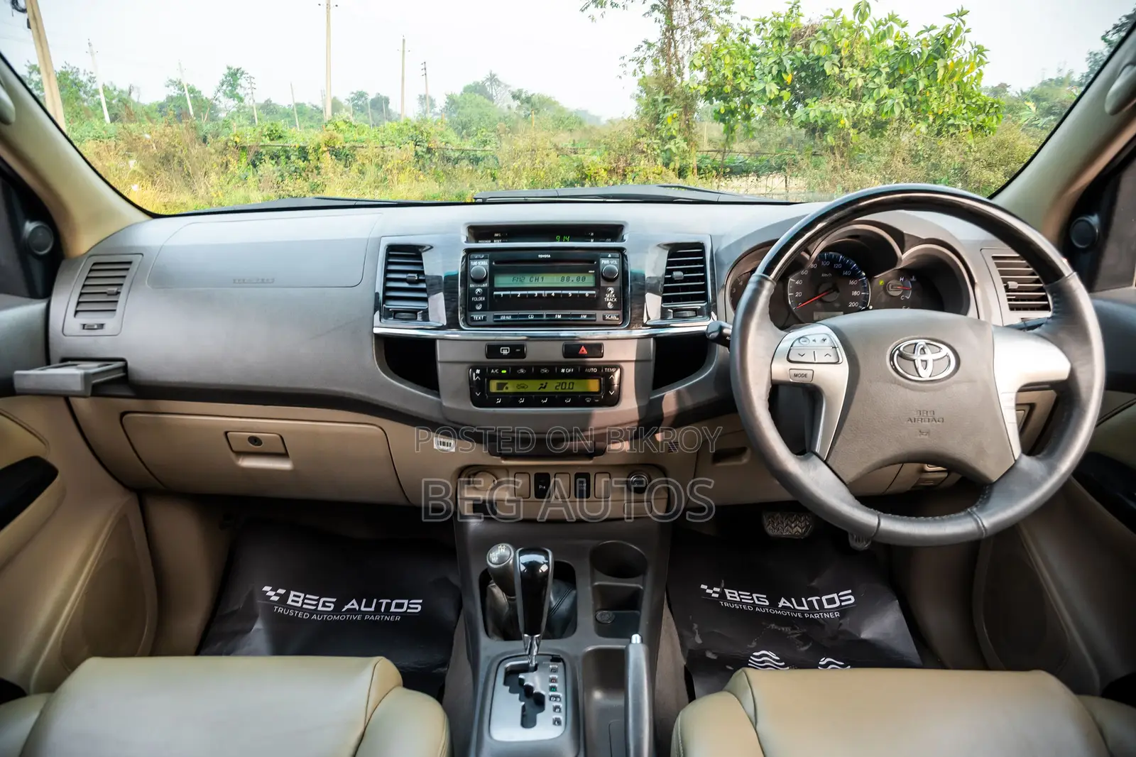 Toyota Fortuner -Whit Exterior 2011