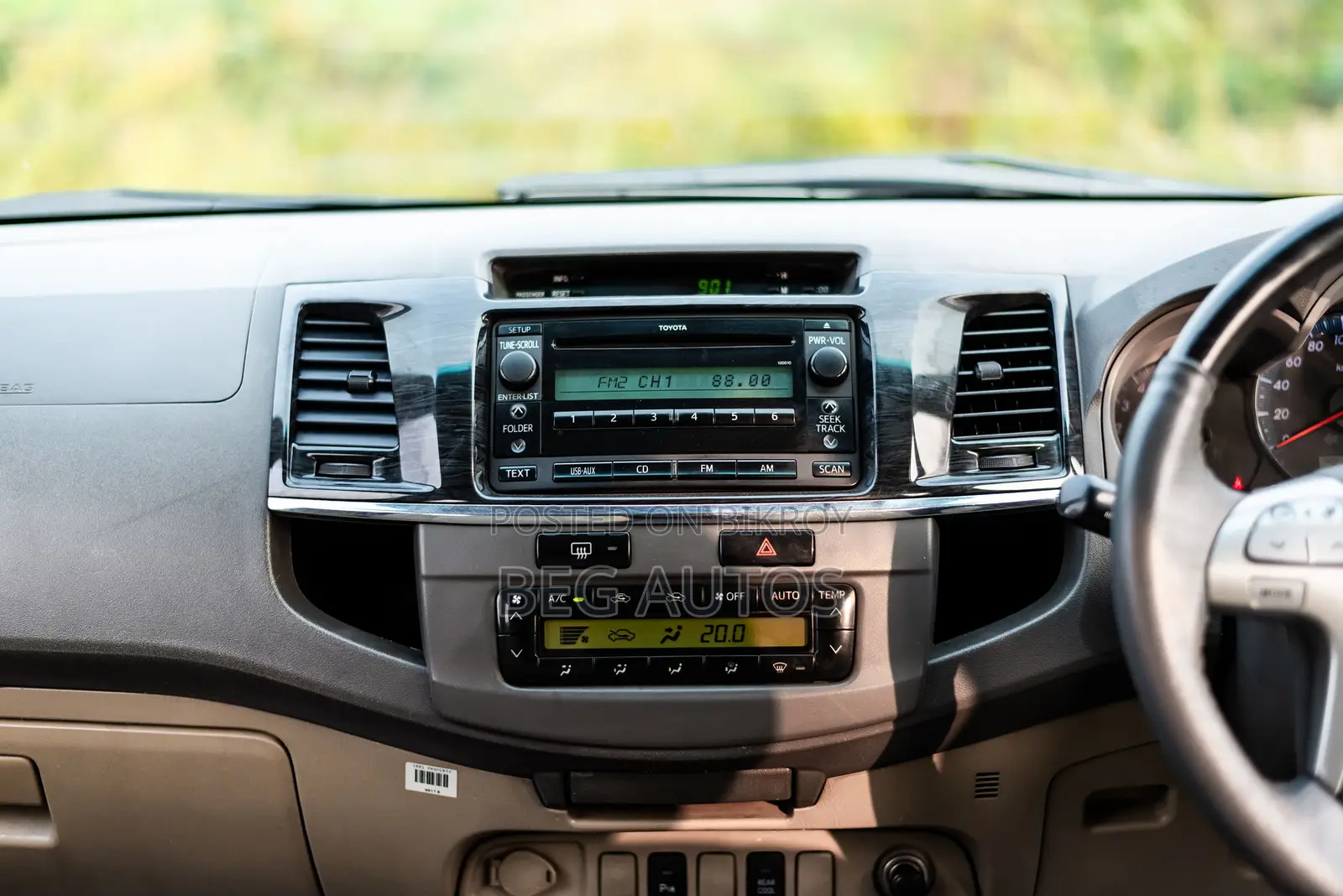 Toyota Fortuner -Whit Exterior 2011
