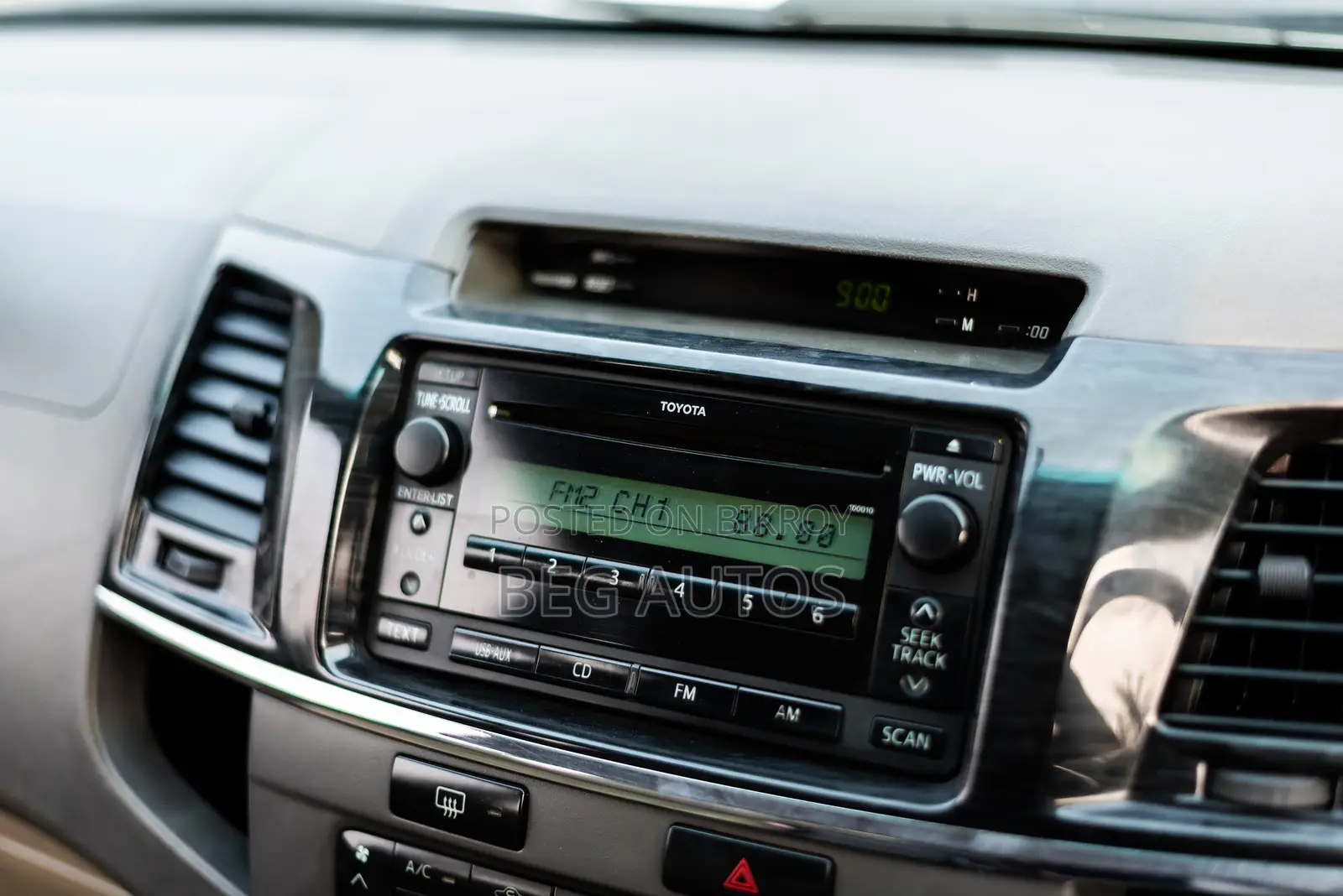Toyota Fortuner -Whit Exterior 2011
