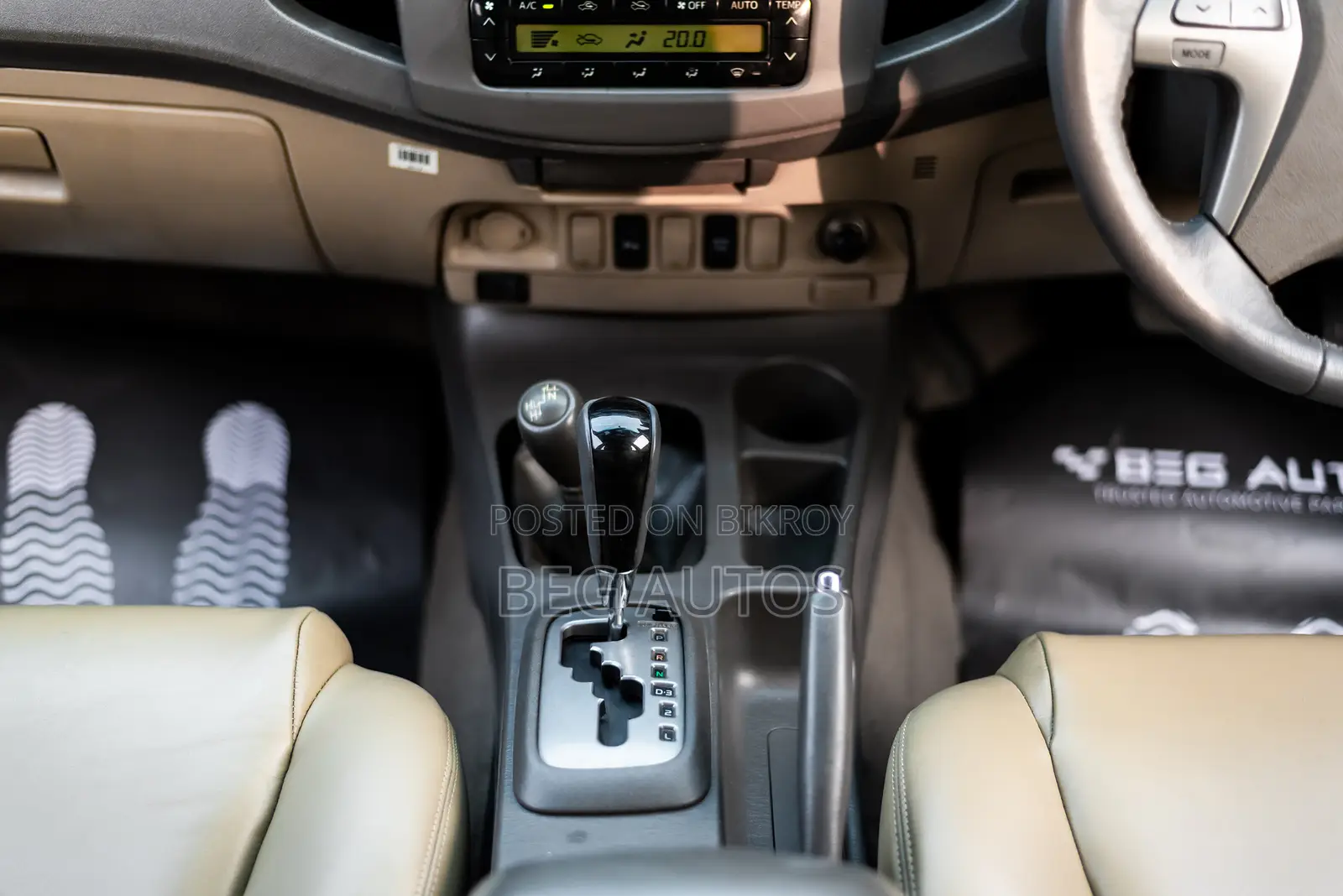 Toyota Fortuner -Whit Exterior 2011