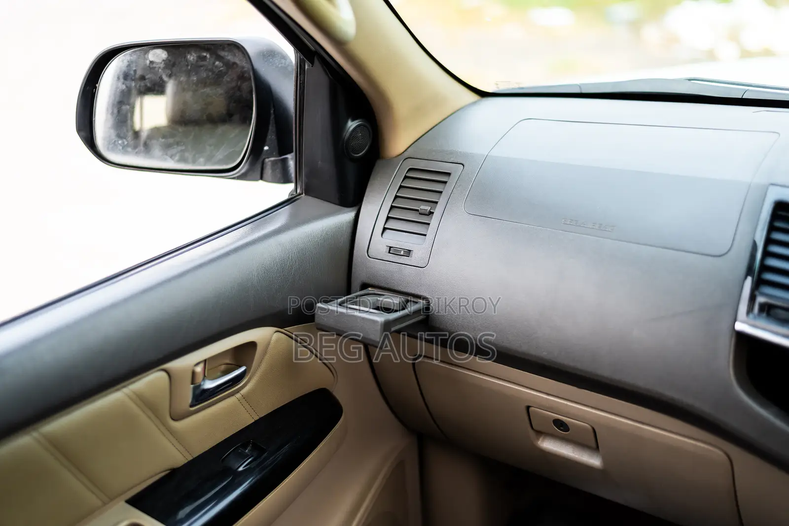 Toyota Fortuner -Whit Exterior 2011