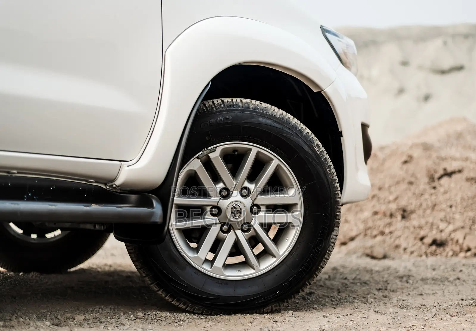 Toyota Fortuner -Whit Exterior 2011