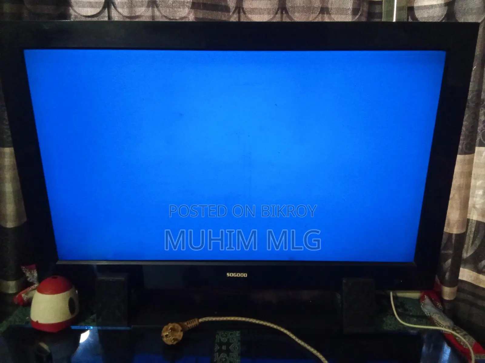 32-inch Wall TV