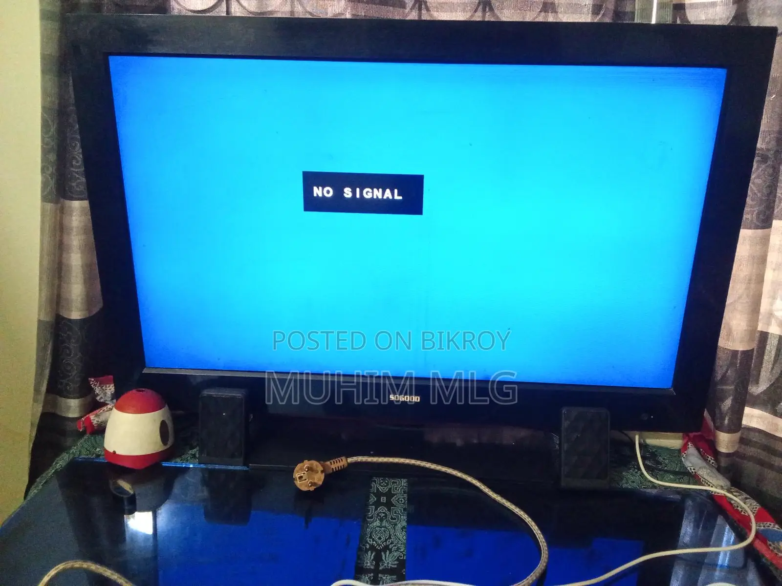 32-inch Wall TV