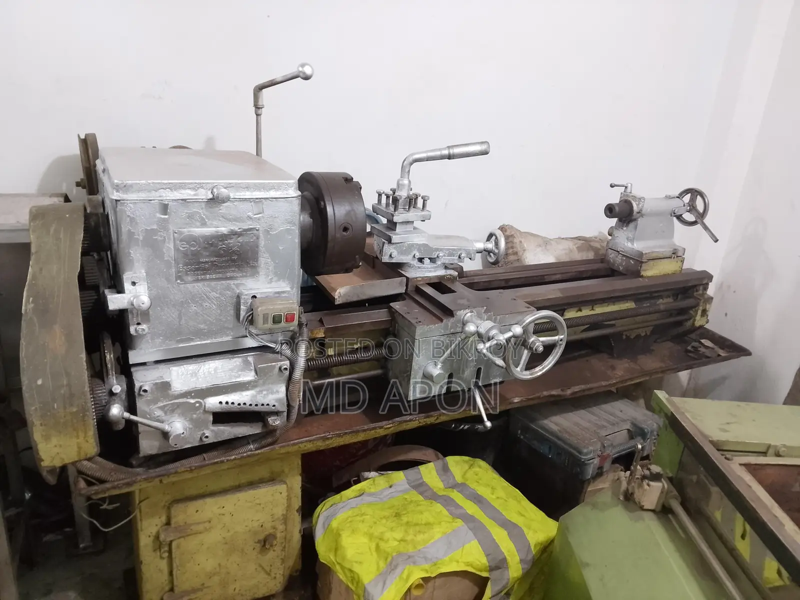 6.5 ft Lathe Machine. You can perform all kinds of manual work