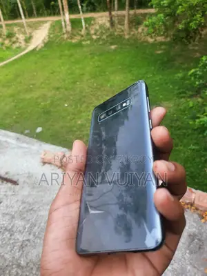 Samsung Galaxy S10 Plus . (Used)