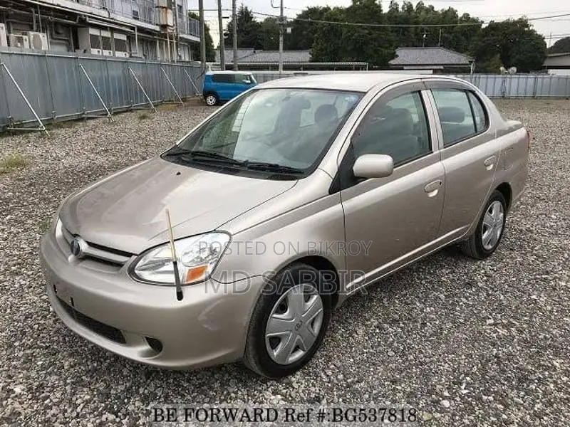 Toyota Platz . 2000